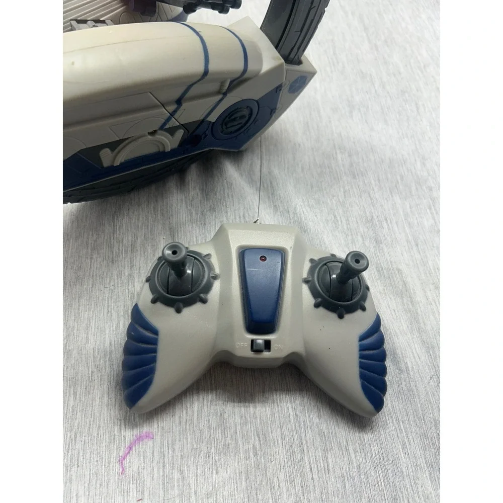 Hasbro Star Wars The Clone Wars RC Hailfire Droid Works and fires 27 MHz‎